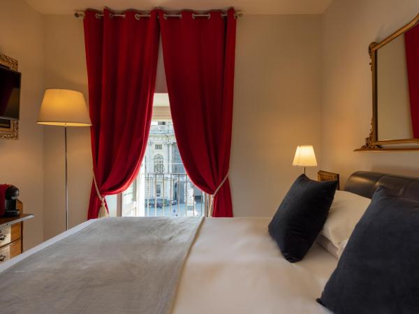 Corte Realdi Luxury Rooms Torino : photo 10 de la chambre chambre double deluxe avec vue sur château