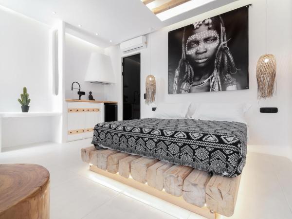 Portara Seaside Luxury Suites : photo 1 de la chambre appartement deluxe avec jacuzzi - vue sur la ville