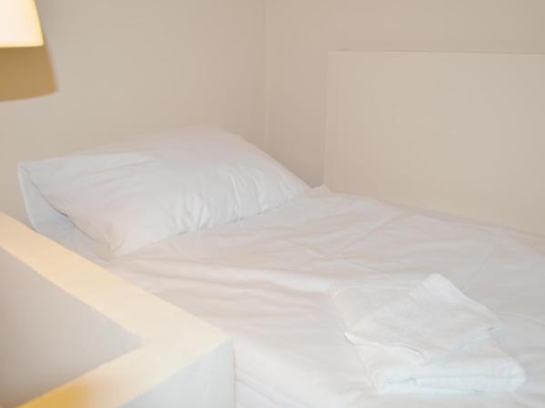 Synagogue Central Guest House : photo 5 de la chambre petite chambre simple Économique - sans fenêtre