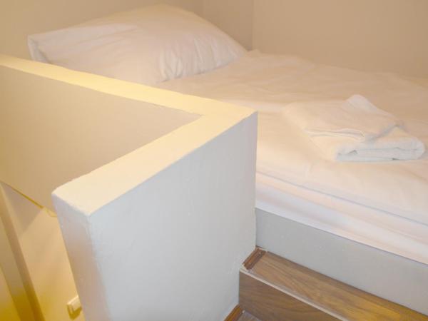 Synagogue Central Guest House : photo 6 de la chambre petite chambre simple Économique - sans fenêtre