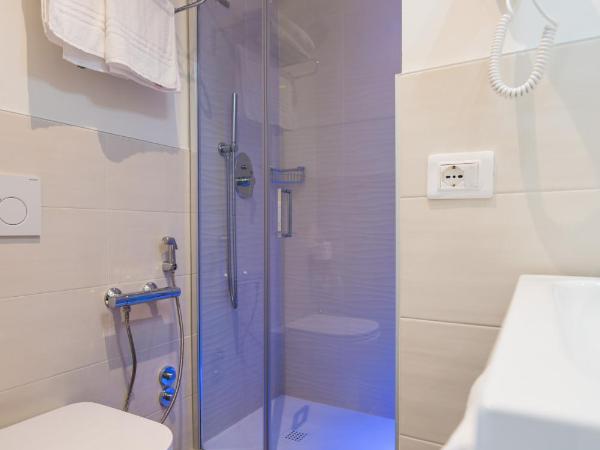 Hotel Cristina : photo 7 de la chambre chambre double ou lits jumeaux confort