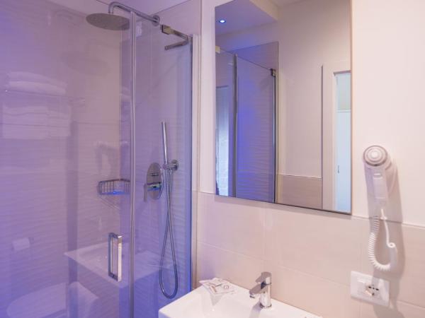 Hotel Cristina : photo 8 de la chambre chambre double ou lits jumeaux confort