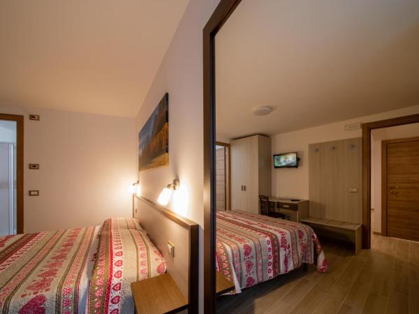 Chambres d'hôtel à Rosy : photo 10 de la chambre chambre double supérieure