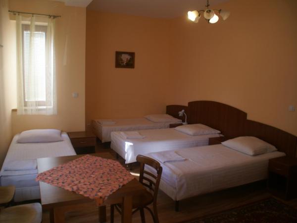 Hotel Prokocim : photo 2 de la chambre chambre quadruple