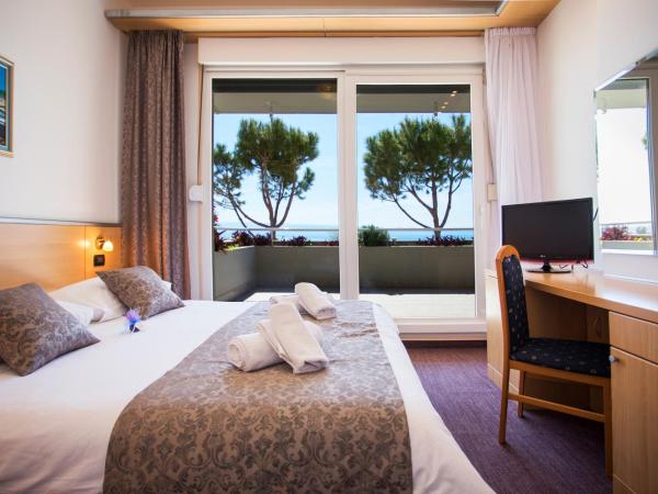Hotel More : photo 1 de la chambre suite avec terrasse et vue sur la mer