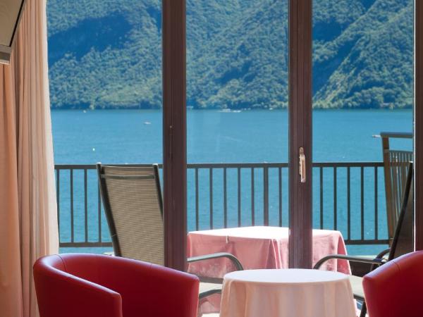 Swiss Lodge Nassa Garni : photo 5 de la chambre chambre double supérieure avec terrasse et vue sur le lac

