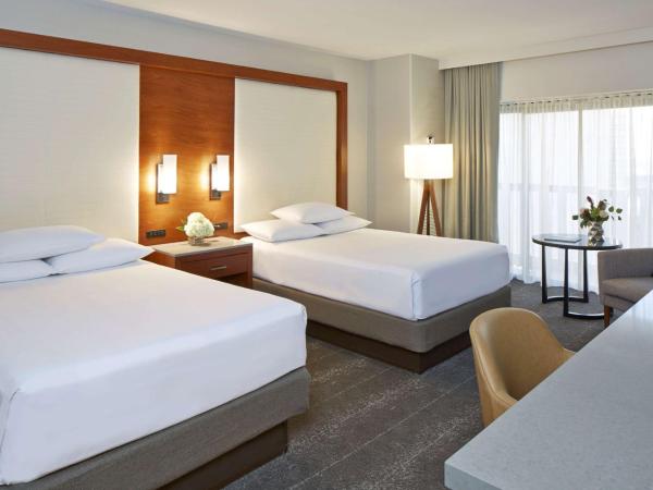 Hyatt Regency Atlanta : photo 3 de la chambre chambre double avec 2 lits doubles et baignoire adaptée - accessible aux personnes à mobilité réduite