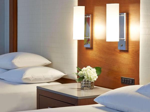 Hyatt Regency Atlanta : photo 4 de la chambre chambre double avec 2 lits doubles et baignoire adaptée - accessible aux personnes à mobilité réduite