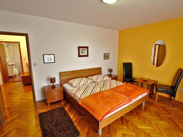 Apartments and Rooms Irena : photo 3 de la chambre appartement 1 chambre confort avec balcon