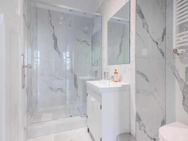 Riviera Residence Apartments : photo 6 de la chambre appartement 4 chambres avec 2 salles de bains