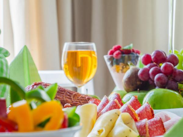 Riviera Residence Apartments : photo 10 de la chambre appartement 4 chambres avec 2 salles de bains