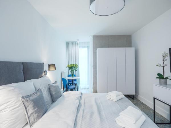 RAJSKA 3 by PI Apartments : photo 2 de la chambre blanc