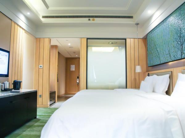 The Westin Qingdao - Instagrammable : photo 2 de la chambre chambre 2 lits doubles - Étage intermédiaire - vue sur ville 