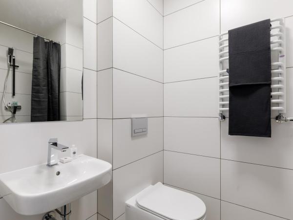 AQUA HOUSE : photo 2 de la chambre chambre double ou lits jumeaux avec salle de bains privative