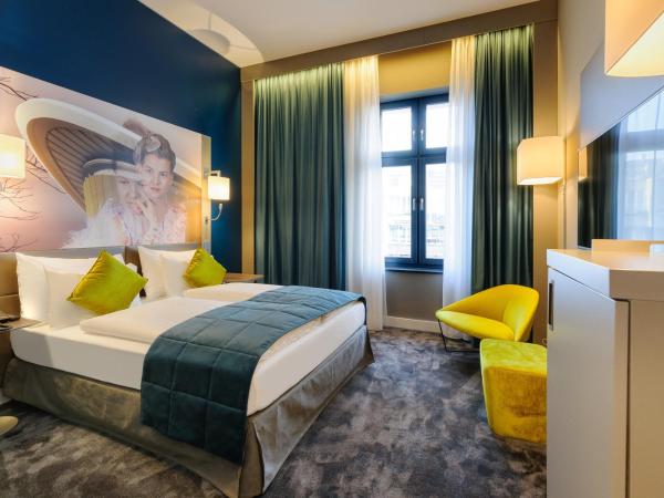 MERCURE Hotel Berlin Wittenbergplatz : photo 1 de la chambre chambre lit queen-size supérieure – côté ville