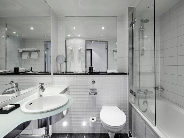 The Square : photo 8 de la chambre chambre double ou lits jumeaux supérieure