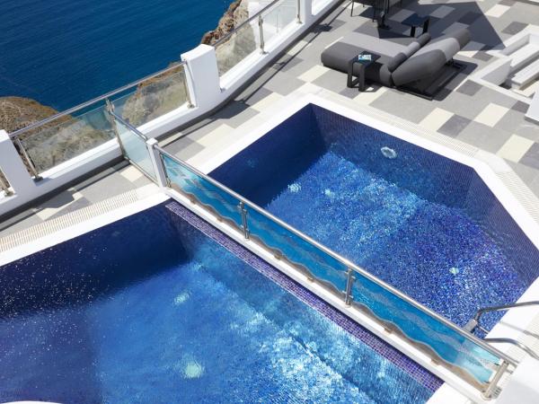 Petit Palace Suites : photo 7 de la chambre petite maison avec piscine privée chauffée - vue sur caldeira