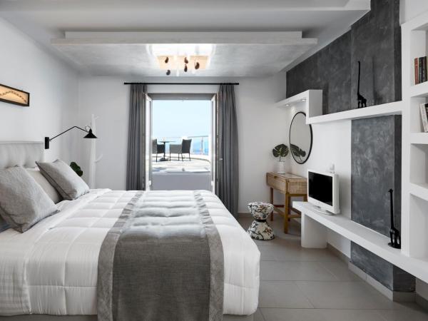 Petit Palace Suites : photo 2 de la chambre petite maison avec piscine privée chauffée - vue sur caldeira