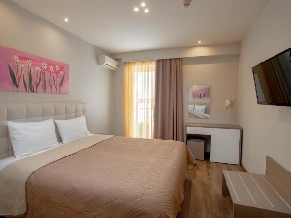 Irini Hotel : photo 2 de la chambre chambre double ou lits jumeaux deluxe - vue sur ville 