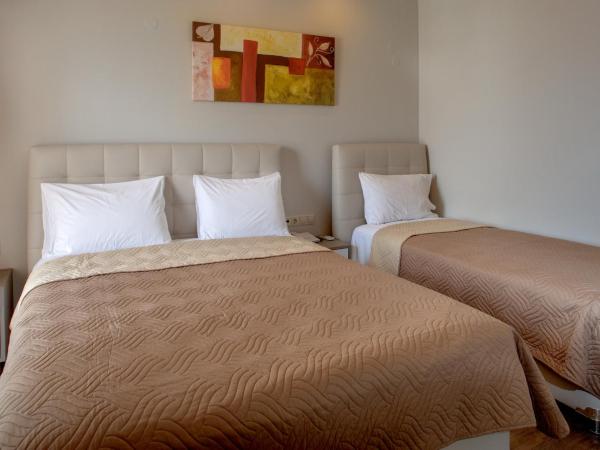 Irini Hotel : photo 2 de la chambre chambre triple deluxe - vue sur mer