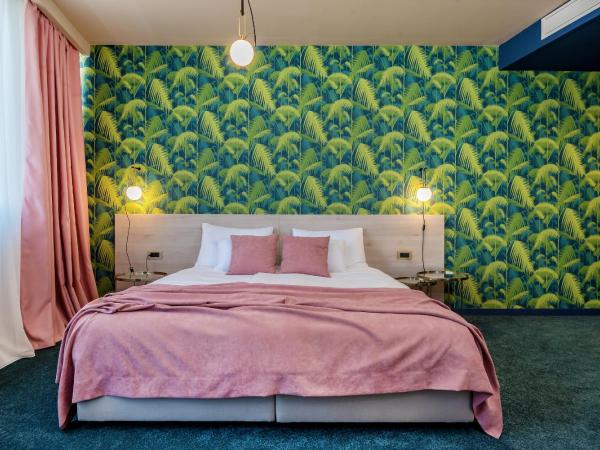 Priska Med Luxury Rooms : photo 6 de la chambre chambre double ou lits jumeaux supérieure avec terrasse