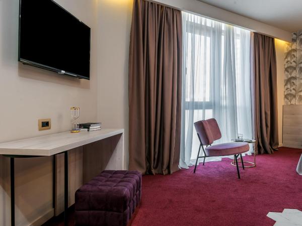 Priska Med Luxury Rooms : photo 9 de la chambre chambre de luxe double ou lits jumeaux avec baignoire spa