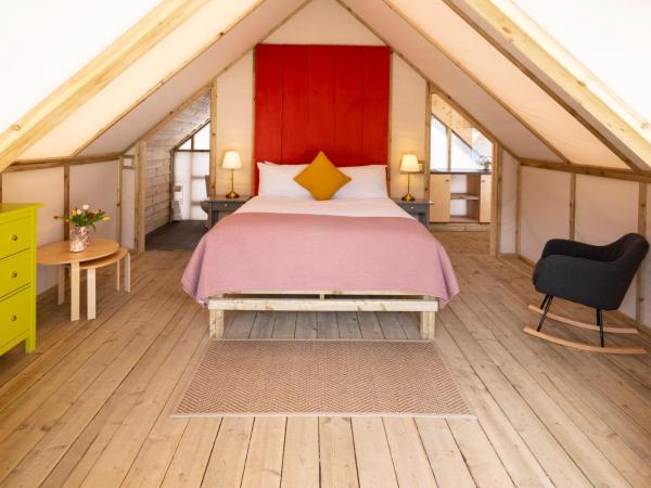 Killarney Glamping at the Grove, Suites and Lodges : photo 4 de la chambre lodge de luxe