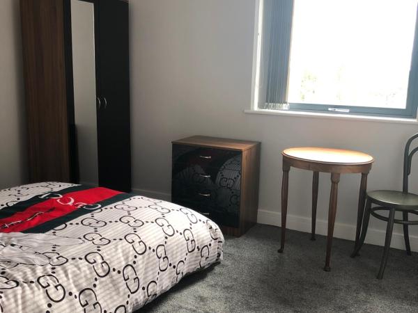 Central Unite management Ltd : photo 8 de la chambre chambre double avec salle de bains commune