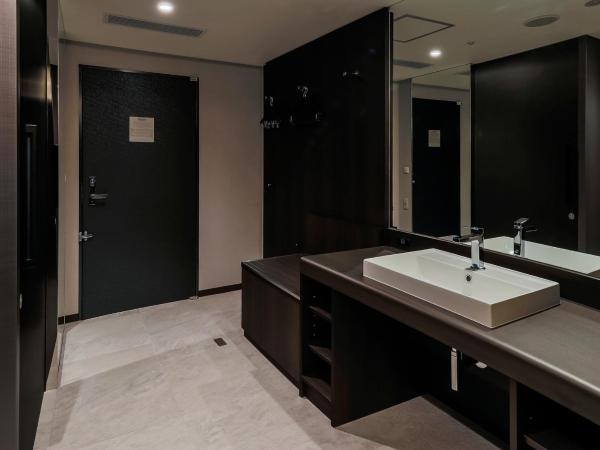 KKR Hotel Osaka : photo 2 de la chambre chambre lits jumeaux pour personnes à mobilité réduite