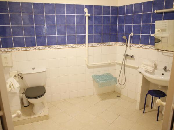 Le Fangassier : photo 3 de la chambre chambre lits jumeaux pour personnes à mobilité réduite