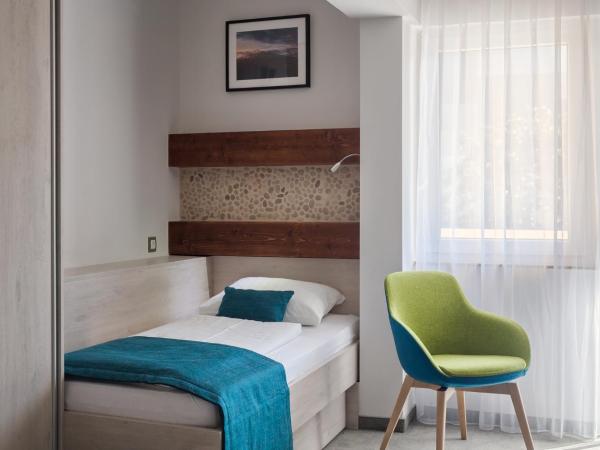 Hotel Porec : photo 4 de la chambre chambre triple avec balcon