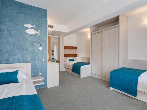 Hotel Porec : photo 2 de la chambre chambre triple avec balcon