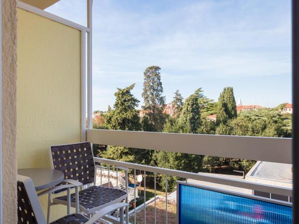 Hotel Porec : photo 7 de la chambre chambre double ou lits jumeaux avec balcon