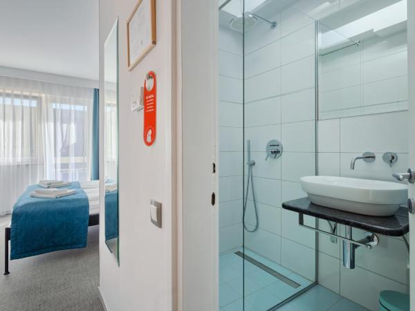 Hotel Porec : photo 6 de la chambre chambre double supérieure avec balcon