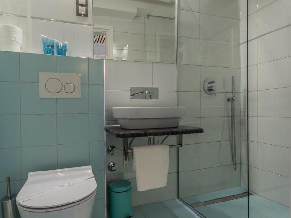 Hotel Porec : photo 6 de la chambre chambre double ou lits jumeaux avec balcon