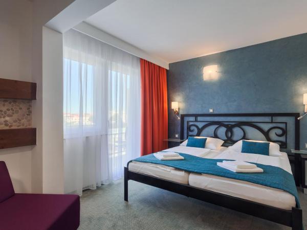 Hotel Porec : photo 4 de la chambre chambre double supérieure avec balcon