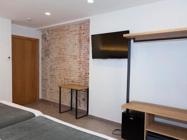 Hostal Paris : photo 4 de la chambre chambre quadruple