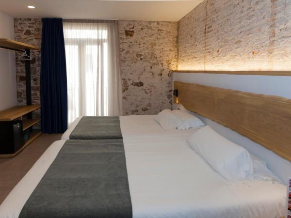 Hostal Paris : photo 5 de la chambre chambre quadruple