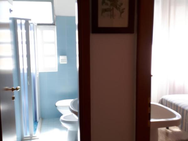 Hotel Villa Dina : photo 5 de la chambre chambre familiale (5 adultes)