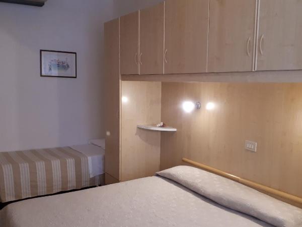 Hotel Villa Dina : photo 3 de la chambre chambre triple basique