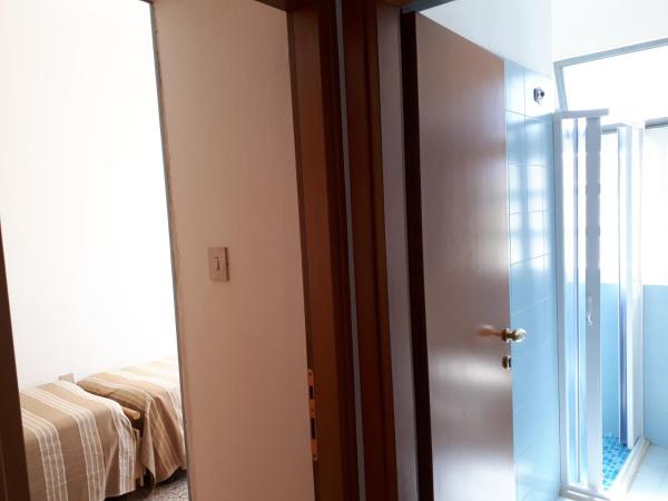 Hotel Villa Dina : photo 10 de la chambre chambre familiale (5 adultes)