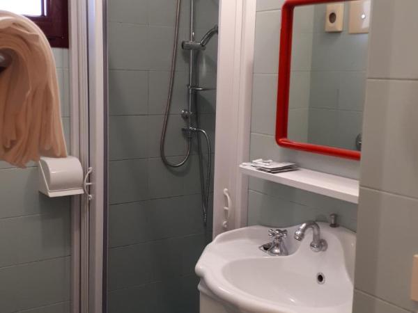 Hotel Villa Dina : photo 2 de la chambre chambre lits jumeaux