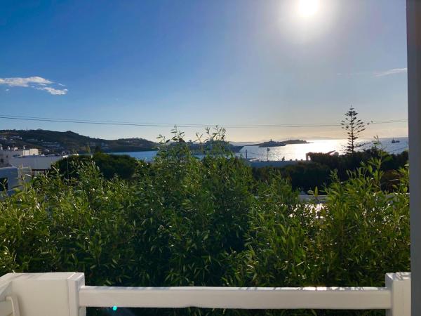 White Myth : photo 6 de la chambre chambre supérieure avec balcon - vue sur mer