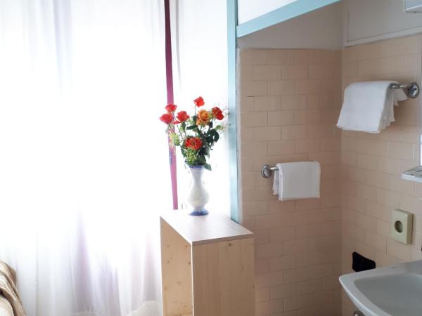 Hotel Villa Dina : photo 2 de la chambre chambre familiale (5 adultes)