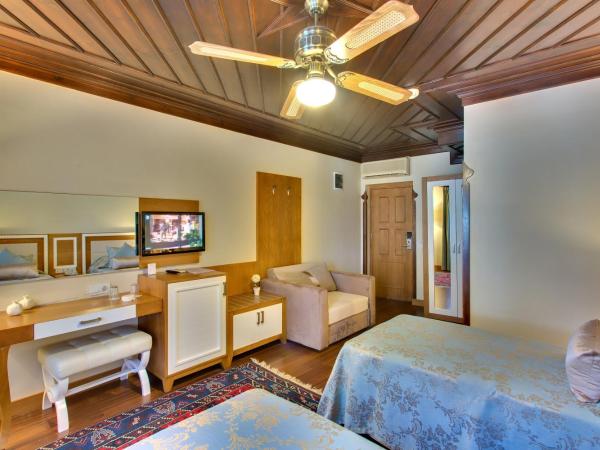 Dogan Hotel : photo 3 de la chambre chambre deluxe double ou lits jumeaux