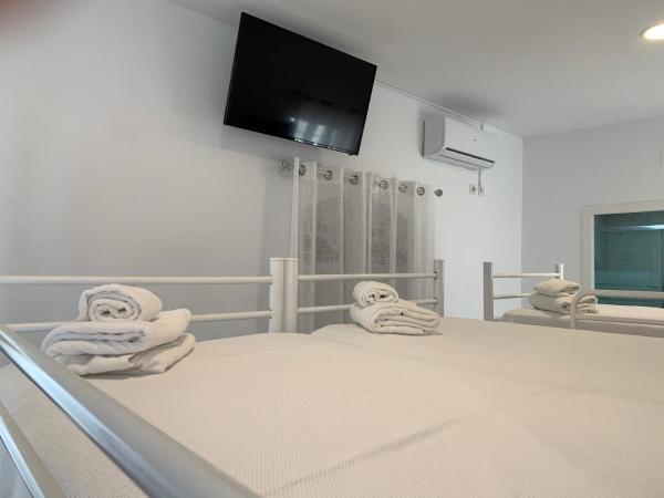 Belmonte Rooms : photo 6 de la chambre chambre familiale avec salle de bains privative