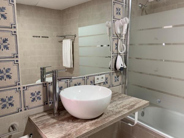 Belmonte Rooms : photo 3 de la chambre chambre familiale avec salle de bains privative
