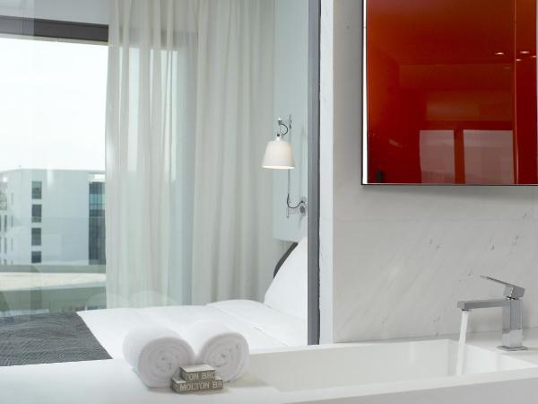 The Met Hotel Thessaloniki, a Member of Design Hotels : photo 3 de la chambre chambre double supérieure avec vue sur le port