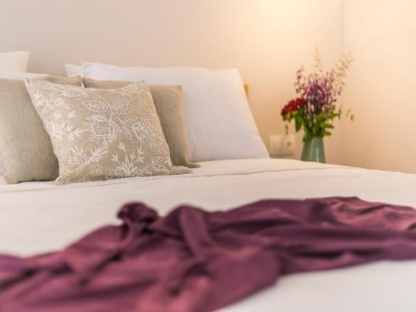 Luna Inn B&B : photo 7 de la chambre chambre double - vue sur jardin