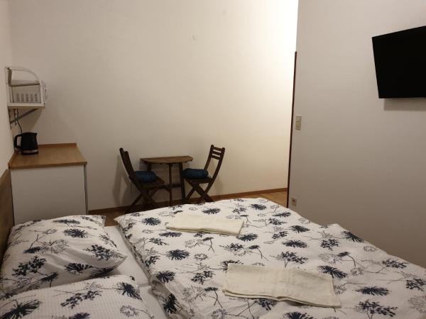 Guest House Orczy Park : photo 9 de la chambre chambre standard lit queen-size